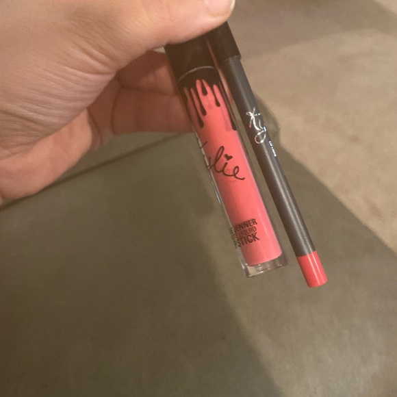 Kylie cosmetics lip kit in the shade ON Wednesdays - Picture 8 of 9